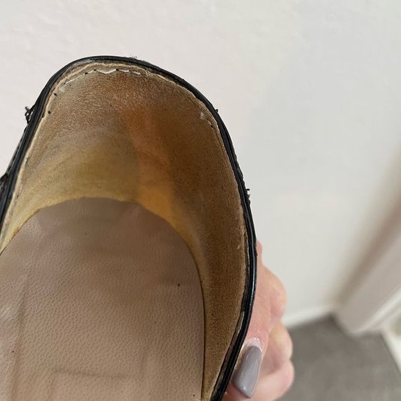 Manolo Blahnik D’orsay embossed  black leather women’s heels size 7 used good - Picture 8 of 9